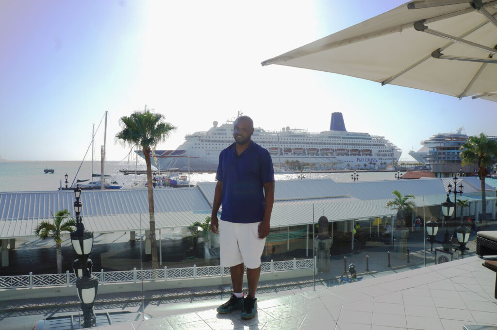 Cruise ship in Aruba