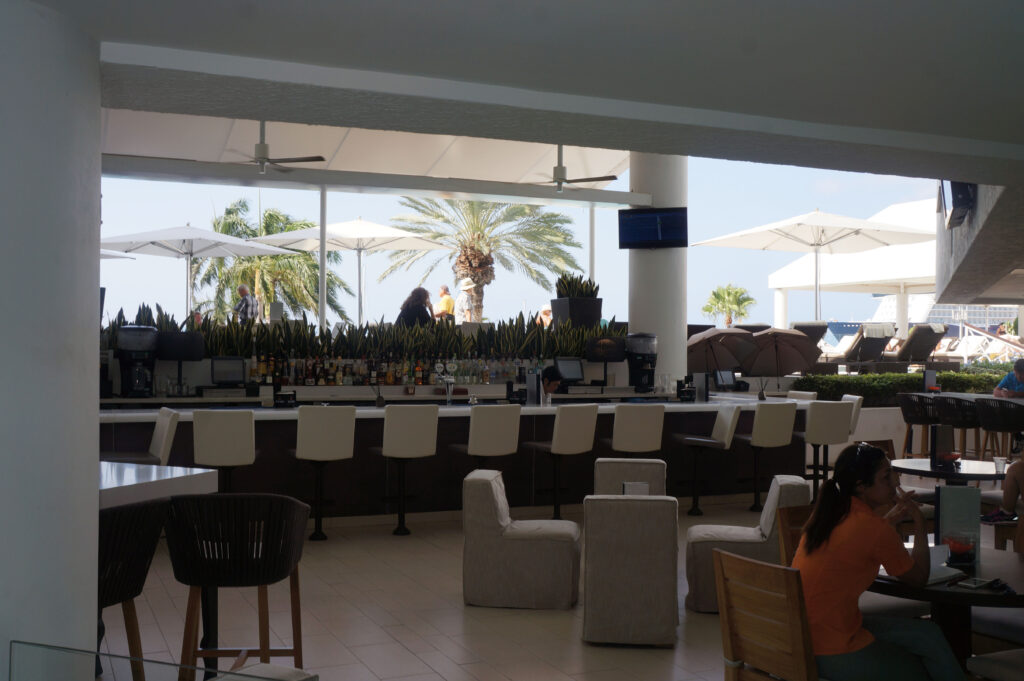 bar at the Renaissance Aruba Resort is right next to an infinity pool